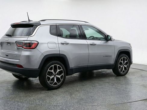 Used 2025 Jeep Compass Limited image 9