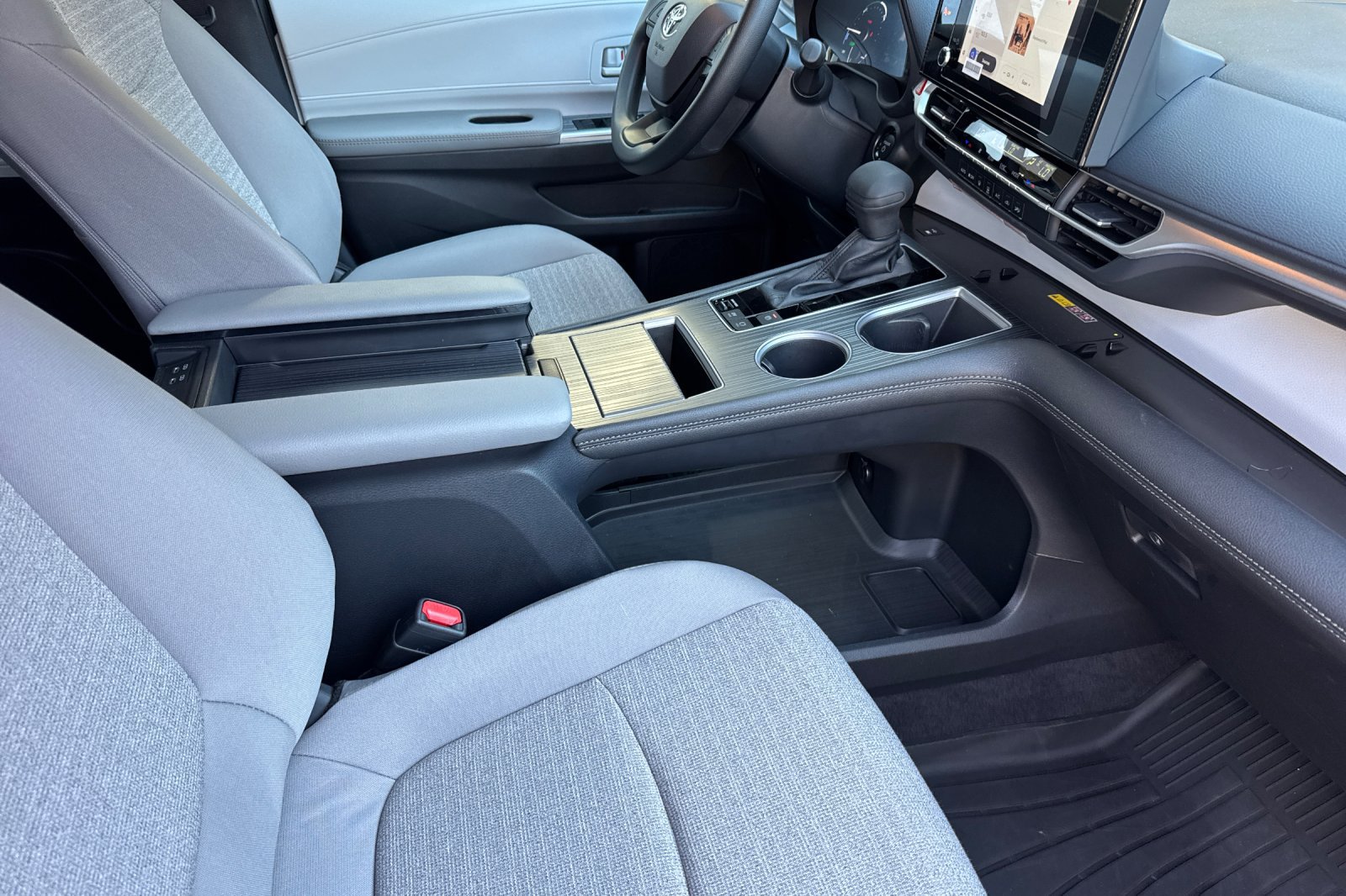 Certified 2026 Toyota Sienna LE FWD image 23