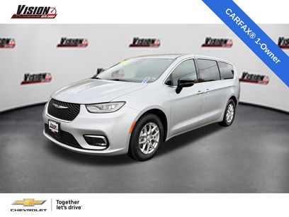 Used 2026 Chrysler Pacifica Select