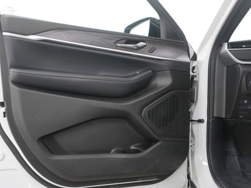 Used 2024 Jeep Grand Cherokee Limited image 19