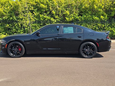 Used 2017 Dodge Charger R/T w/ Blacktop Package RWD image 7