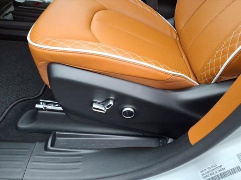 New 2026 Chrysler Pacifica Pinnacle w/ Trailer Tow Group image 8