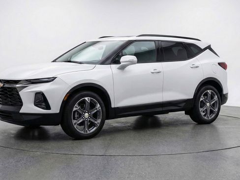 Used 2025 Chevrolet Blazer LT FWD image 3