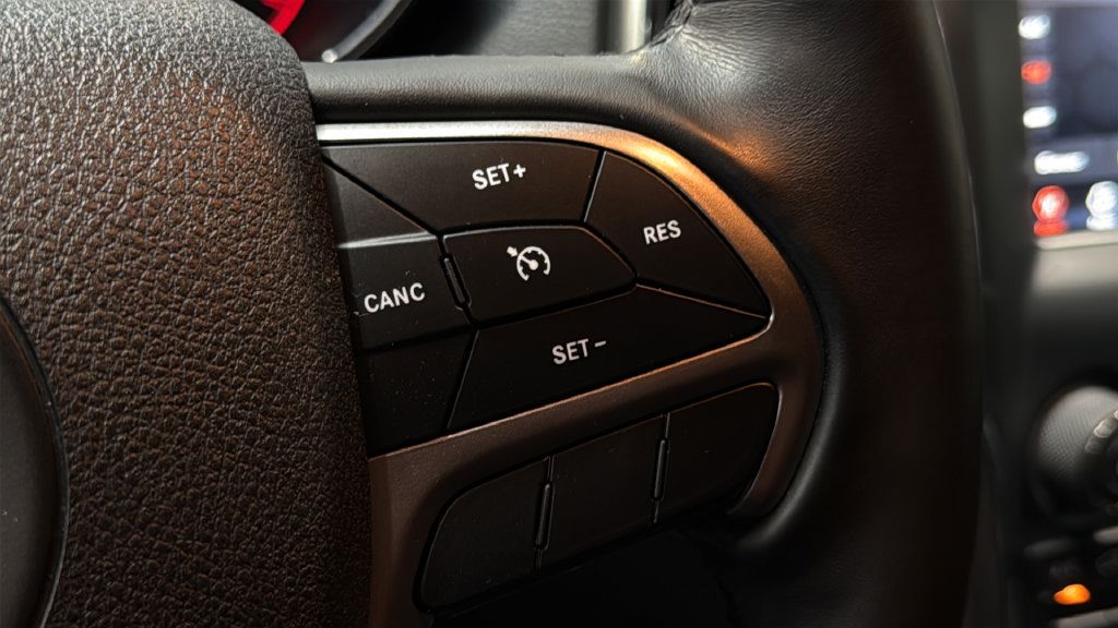 Used 2018 Jeep Grand Cherokee Laredo AWD/4WD image 28