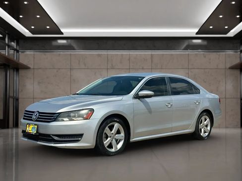 Used 2012 Volkswagen Passat 2.5 SE FWD image 2