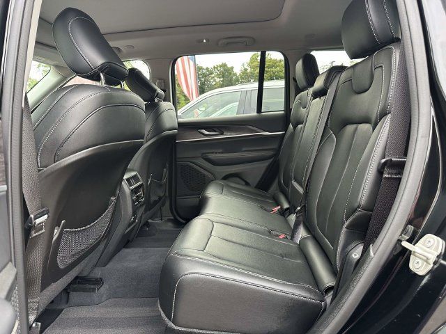 Used 2023 Jeep Grand Cherokee Limited AWD/4WD image 19