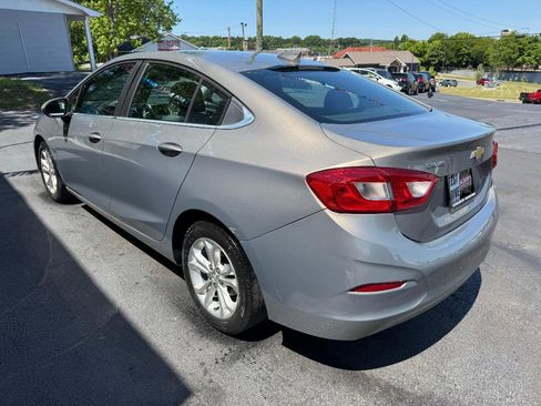 Used 2019 Chevrolet Cruze LT FWD image 3