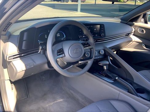 Used 2024 Hyundai Elantra SE FWD image 16