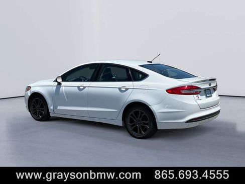 Used 2018 Ford Fusion SE w/ Equipment Group 201A FWD image 5