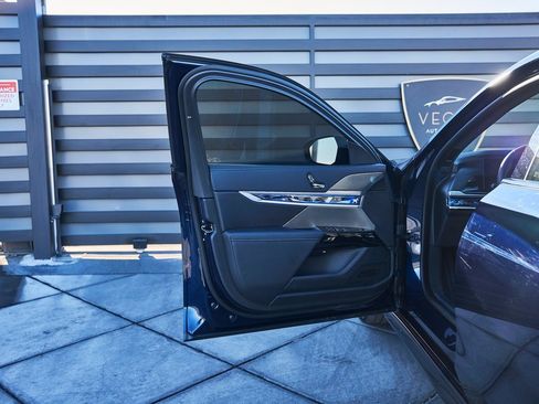 Used 2025 BMW 760i xDrive 760i xDrive w/ Executive Package image 24