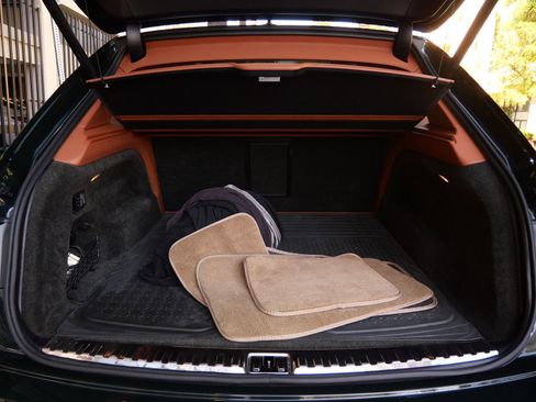 Used 2020 Bentley Bentayga image 23