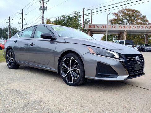 Used 2024 Nissan Altima 2.5 SR w/ SR Premium Package image 9