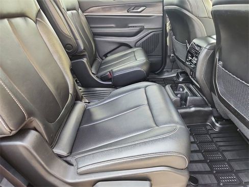 Used 2023 Jeep Grand Cherokee L Limited w/ Luxury Tech Group II image 27