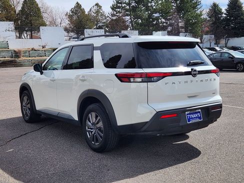 Used 2025 Nissan Pathfinder SV image 5