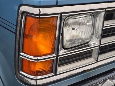 Used 1991 Dodge B2500 image 42