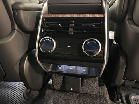 New 2025 Land Rover Range Rover Long Wheelbase SE image 37