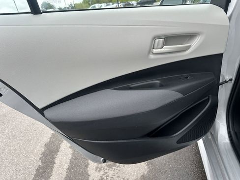 Used 2022 Toyota Corolla LE image 29