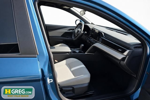 Used 2025 Toyota Camry SE FWD image 14