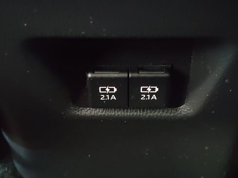 Used 2021 Toyota RAV4 XLE FWD image 31