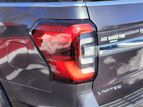 Used 2023 Ford Expedition Limited image 9