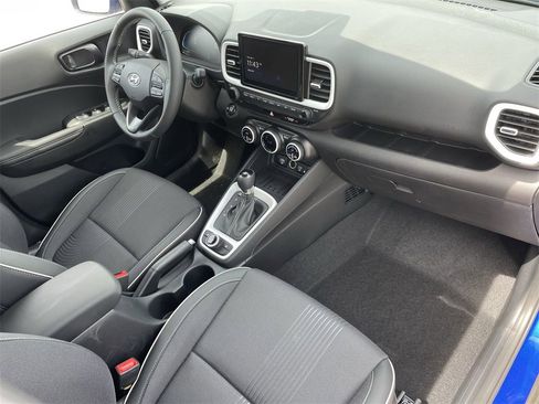 New 2025 Hyundai Venue Limited image 19