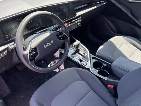 Used 2025 Kia Niro LX FWD image 8
