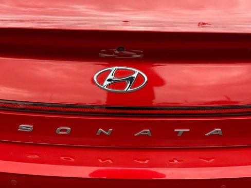 Used 2021 Hyundai Sonata Limited w/ Preferred Accessory Package FWD image 37