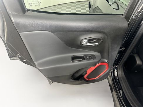 Used 2018 Jeep Renegade Trailhawk AWD/4WD image 25