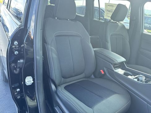 New 2025 Jeep Grand Cherokee L Laredo image 31