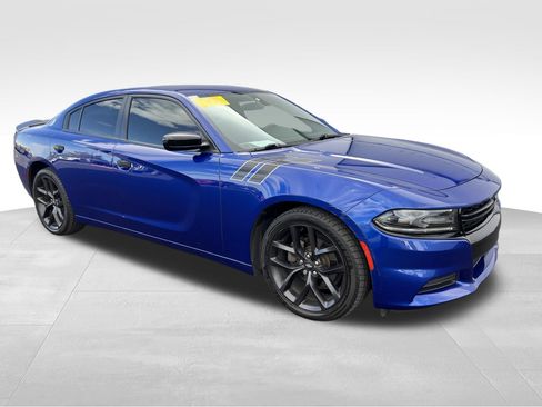 Used 2021 Dodge Charger SXT w/ Blacktop Package RWD image 2