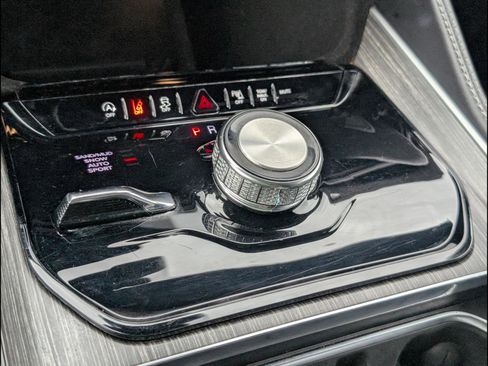 Used 2024 Jeep Wagoneer Series II image 15