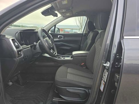 Used 2021 Kia Sorento LX image 9
