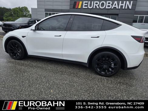 Used 2023 Tesla Model Y Long Range AWD/4WD image 27