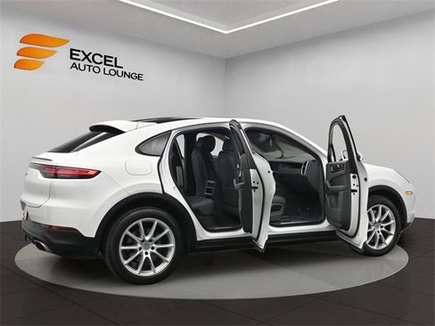 Used 2023 Porsche Cayenne Coupe image 60