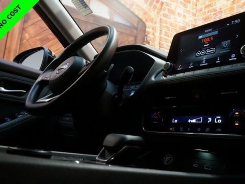 Used 2022 Nissan Rogue SV image 50