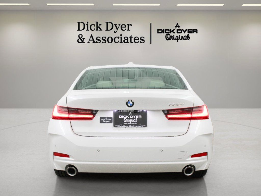 Used 2026 BMW 330i Sedan w/ Convenience Package RWD image 10
