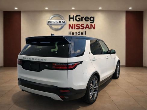 Used 2021 Land Rover Discovery S R-Dynamic AWD/4WD image 2