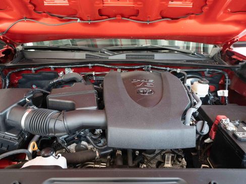 Used 2022 Toyota Tacoma TRD Sport AWD/4WD image 30