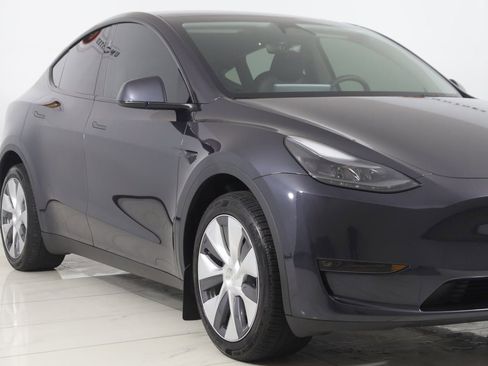 Used 2024 Tesla Model Y Long Range image 39