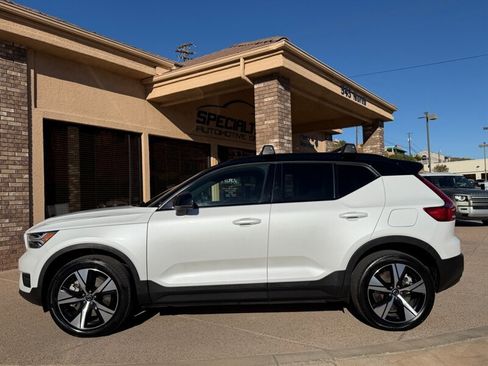 Used 2022 Volvo XC40 P8 Recharge image 3