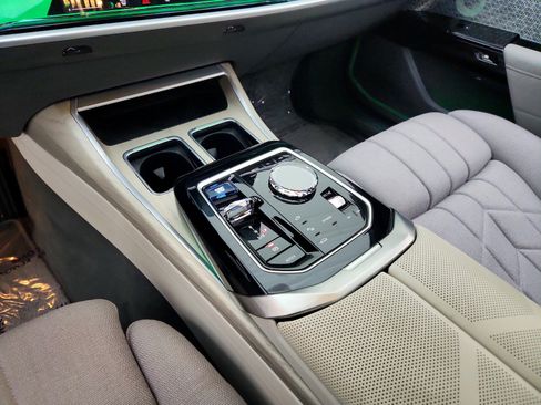 Used 2023 BMW i7 xDrive60 image 19