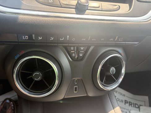 Used 2022 Chevrolet Blazer LT FWD image 24