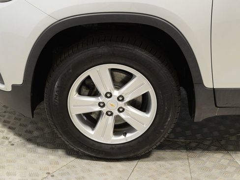 Used 2018 Chevrolet Trax LT w/ LT Convenience Package AWD/4WD image 37