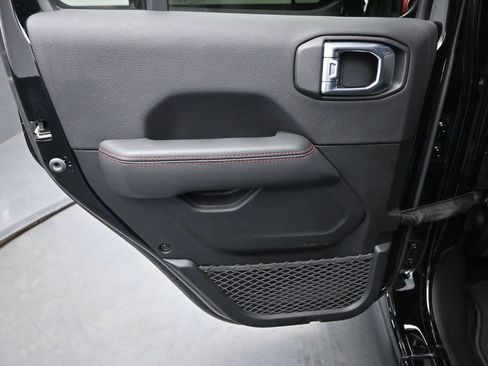 Used 2022 Jeep Wrangler Unlimited Rubicon w/ LED Lighting Group AWD/4WD image 13