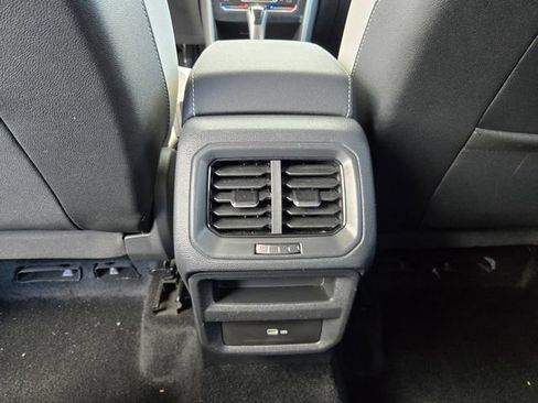 Used 2025 Volkswagen Taos SE FWD image 13