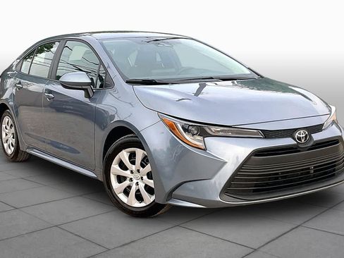 Used 2026 Toyota Corolla LE image 3