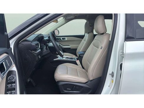 Used 2024 Ford Explorer XLT w/ Equipment Group 202A image 12