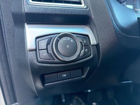 Used 2017 Ford Explorer XLT image 19