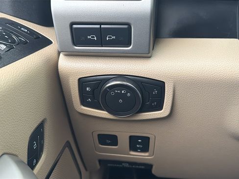Used 2017 Ford F250 Lariat w/ Lariat Ultimate Package AWD/4WD image 17