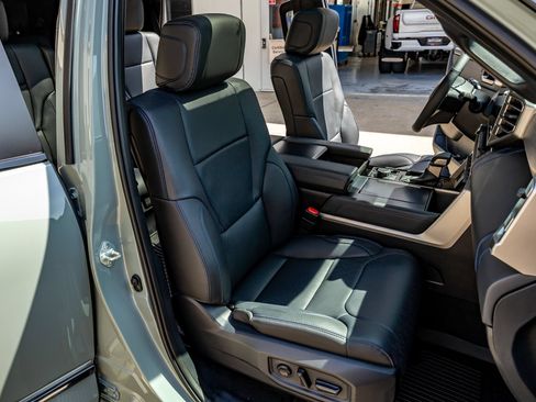 Used 2026 Toyota Sequoia Platinum AWD/4WD image 33